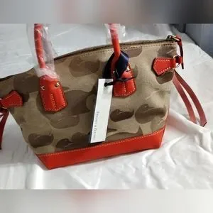 Dooney Bourke champosa